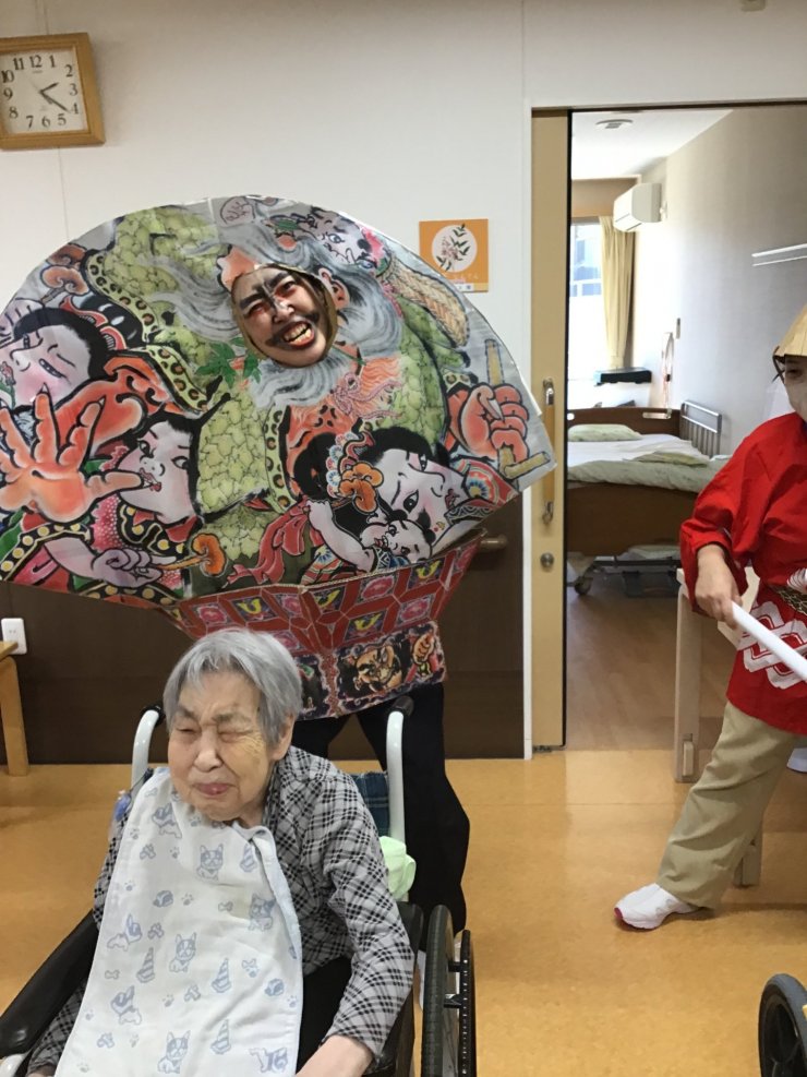 入居者様がねぷたを楽しまれている様子