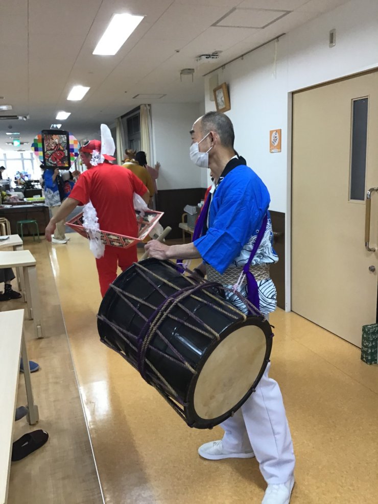 入居者様がねぷたを楽しまれている様子