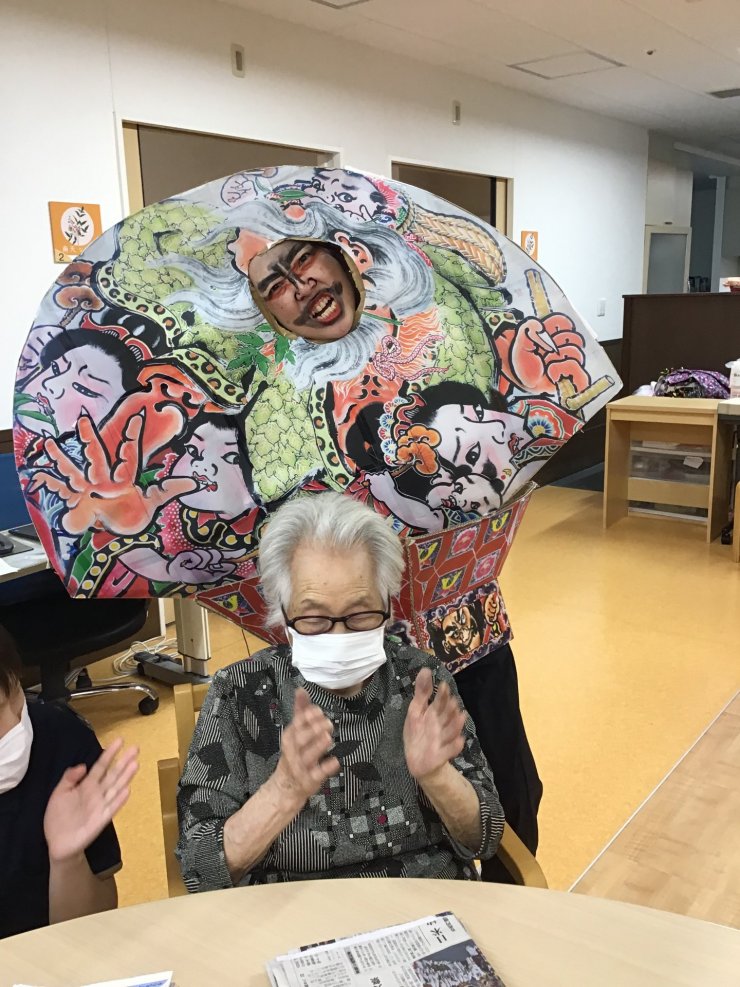 入居者様がねぷたを楽しまれている様子