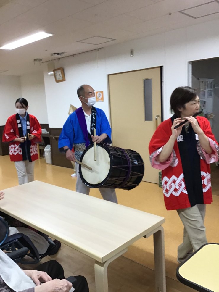 入居者様がねぷたを楽しまれている様子